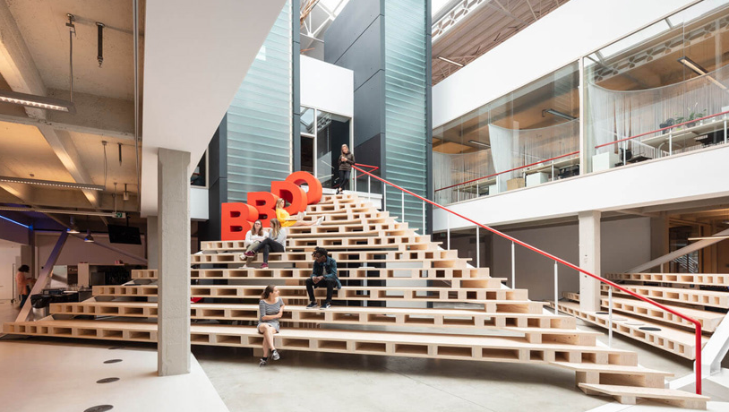  辦公室裝修設計效果圖-倉庫翻新的辦公室